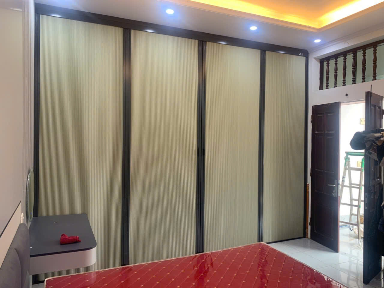 Mẫu vách ngăn tổ ong xếp xích không ray